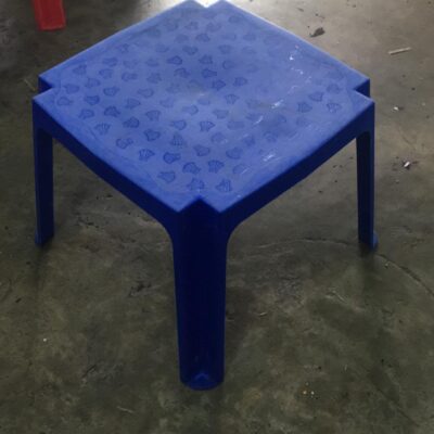 שולחן ילדים מעורב צבעים